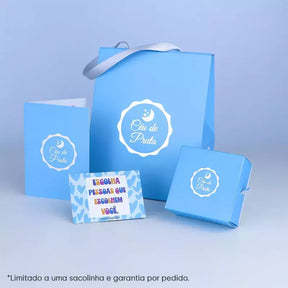 Anillo de plata de ley 925 con banda lisa y tres circonitas blancas + caja