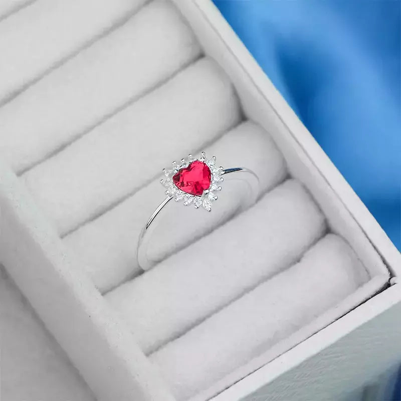 Anillo de plata con circonita cúbica rosa en forma de corazón