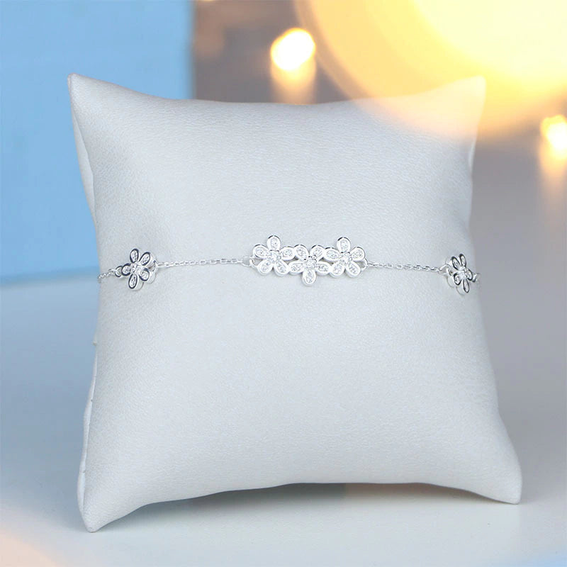 Pulsera de plata con cinco flores pavimentadas, 21 cm